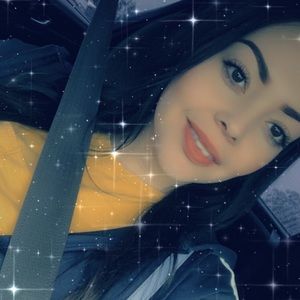 Meet your Posher, Yesenia